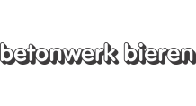 Der weiße Schriftzug 'Betonwerk Bieren' in kräftigen, modernen Buchstaben mit Umrandung und Schatten in schwarz